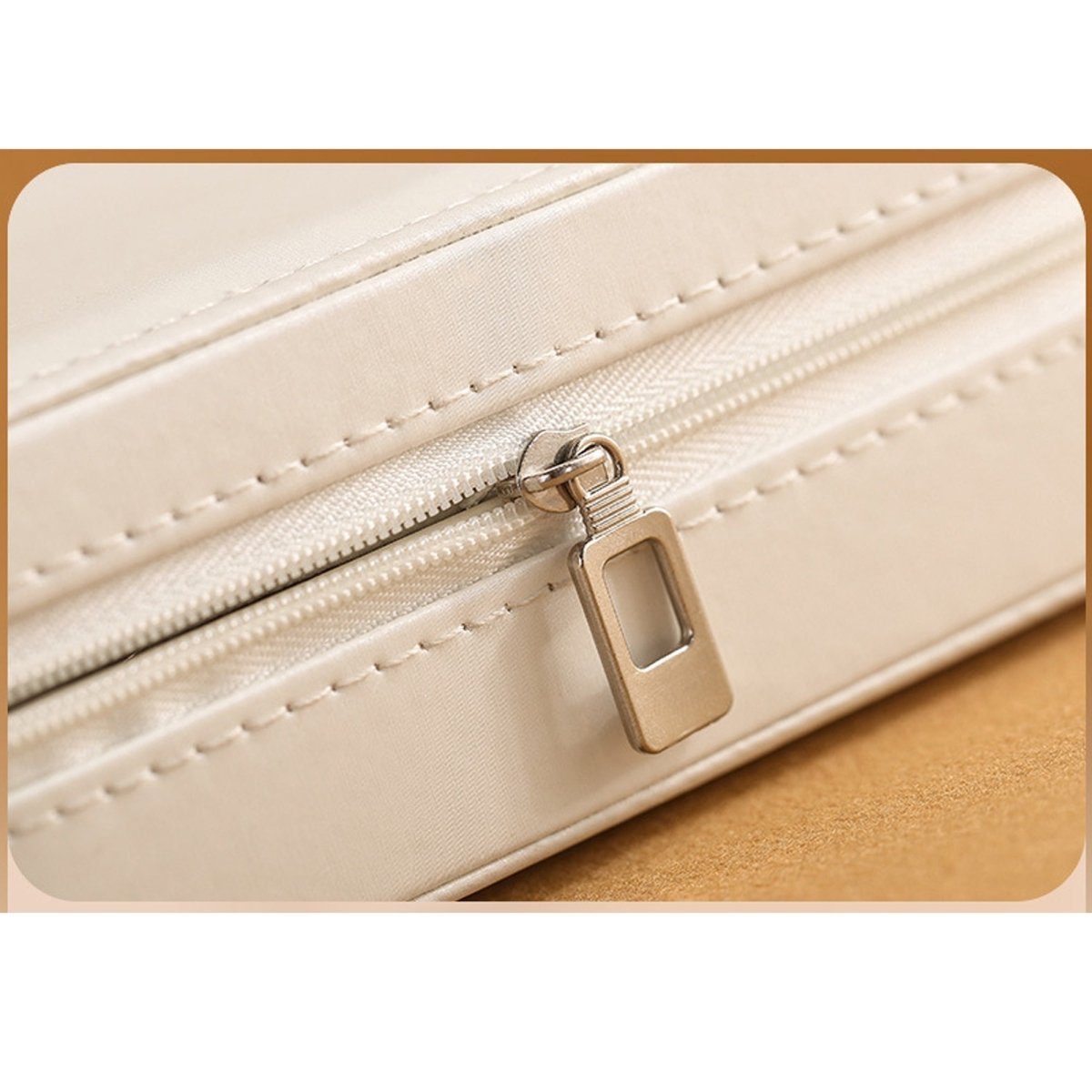 PU Leather Travel Jewelry Organizer zipper detail