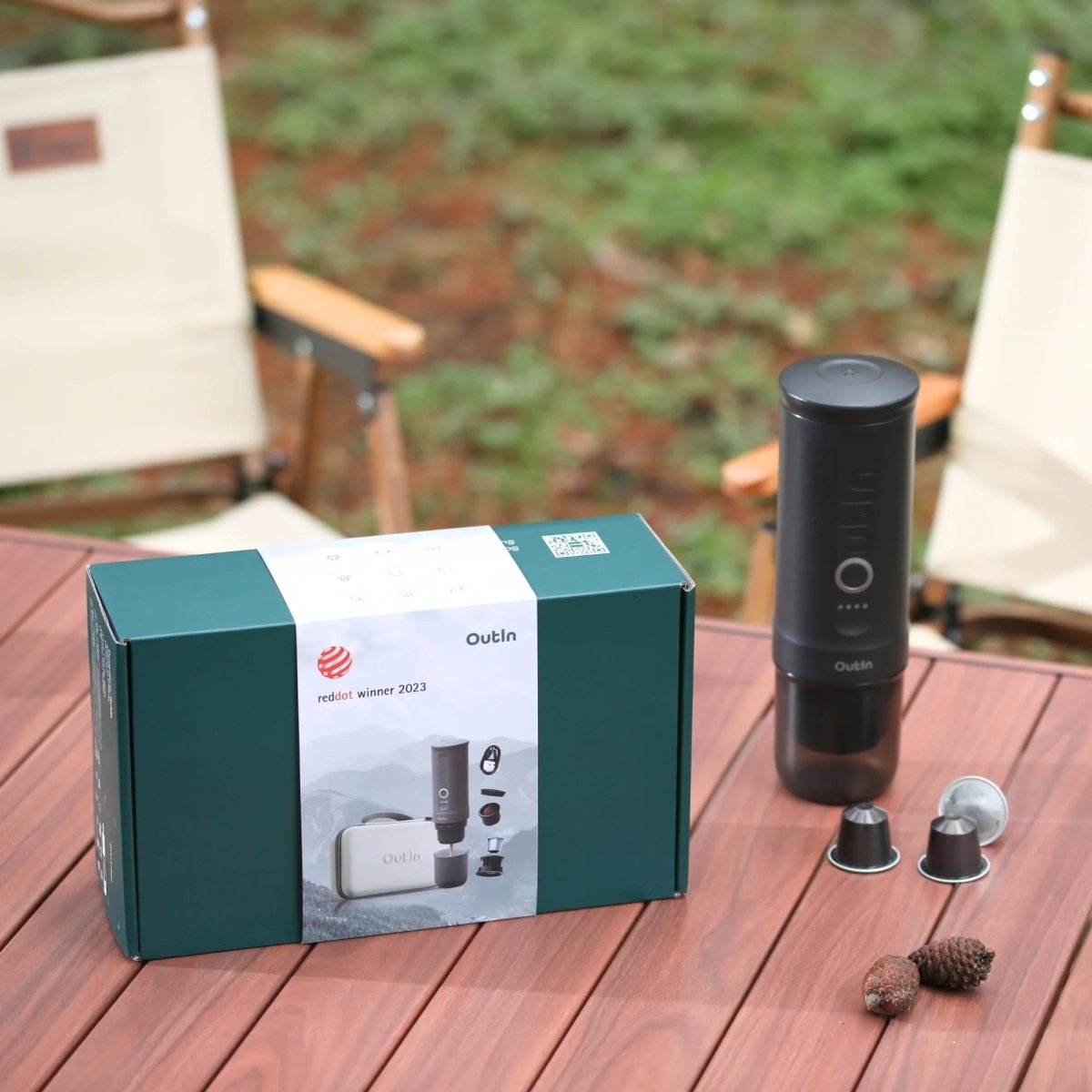 Traveler Espresso Gift Set (Space Grey) on outdoor table.
