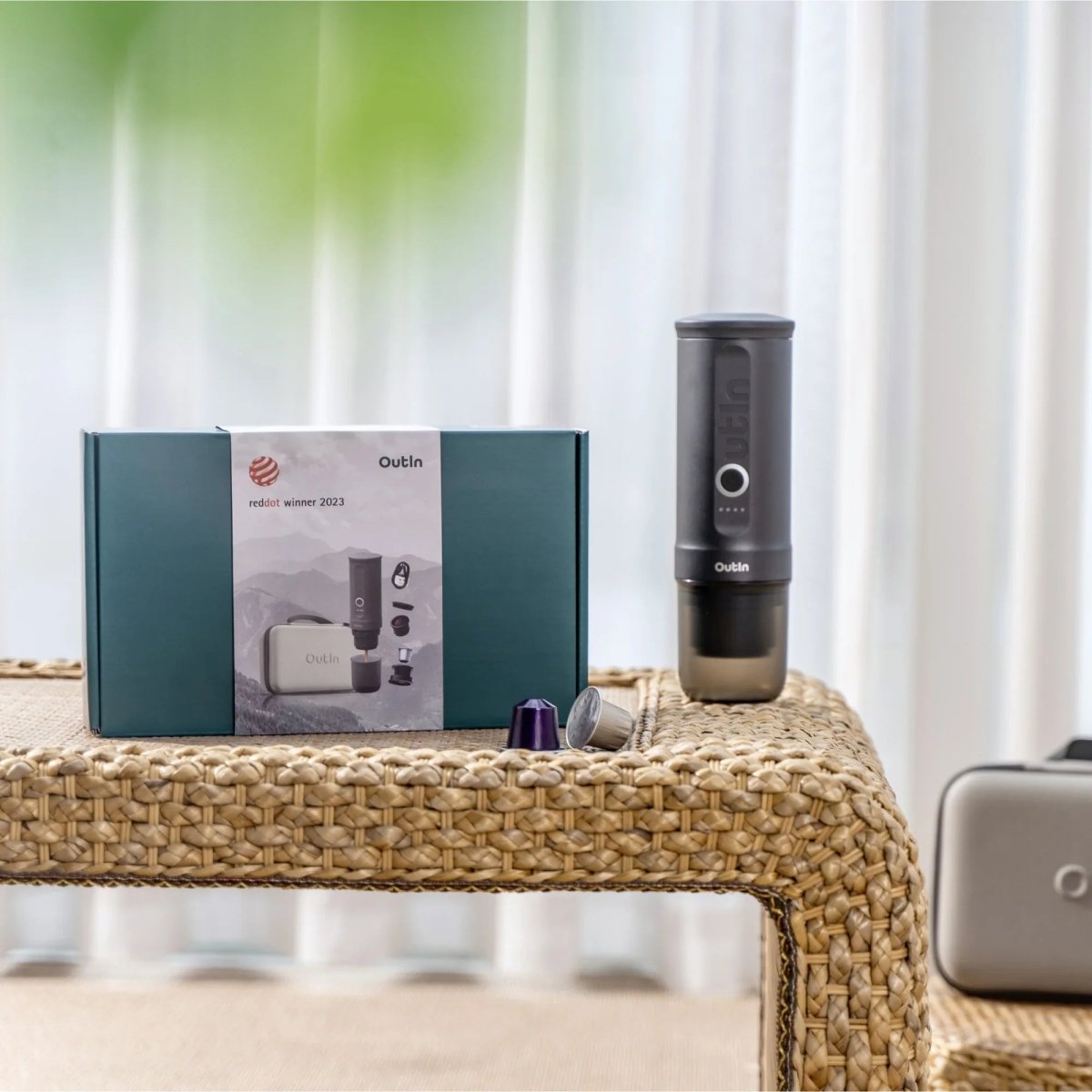 Traveler Espresso Gift Set (Space Grey) on a table