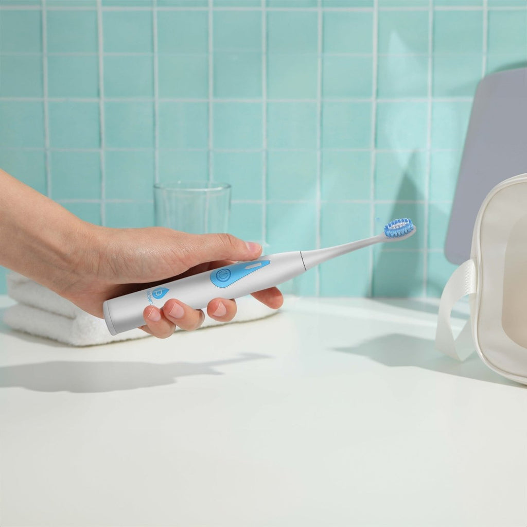 Ultimate Smile Care Travel Duo: Triple - Head Brush & Collapsible Flosser - 3ozs